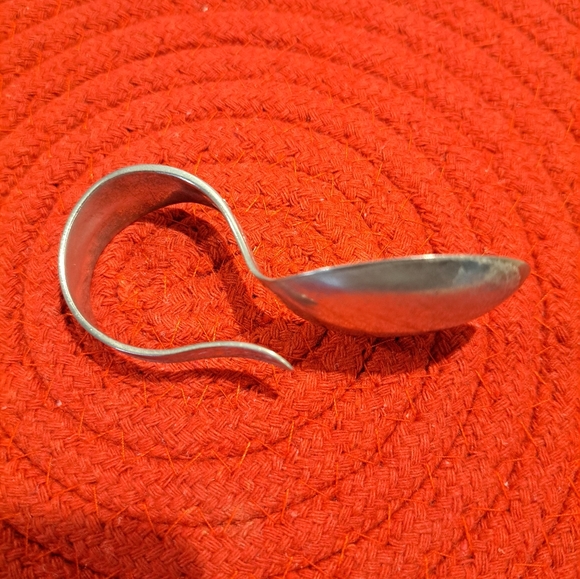 Wm Rogers & Son AA Peter Rabbit Baby Spoon Curved Looped Handle 4 Leaf Clover - Picture 3 of 8